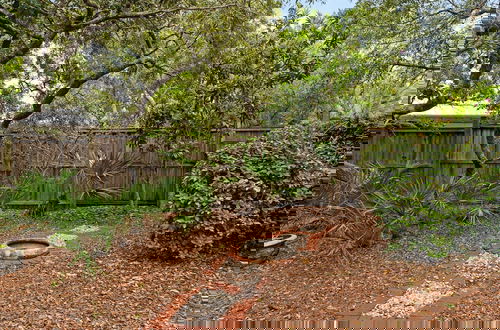 Foto 44 - Coastal Cottage With Backyard Secret Garden - 2 Pools, Tennis, Sleeps 7