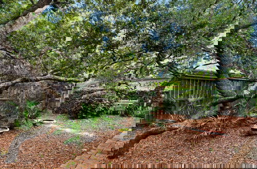 Foto 42 - Coastal Cottage With Backyard Secret Garden - 2 Pools, Tennis, Sleeps 7