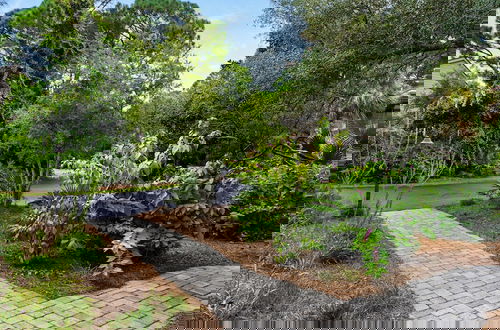 Foto 45 - Coastal Cottage With Backyard Secret Garden - 2 Pools, Tennis, Sleeps 7