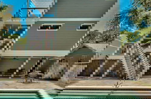 Foto 37 - Large Private Pool & Short Walk to Beach! Outdoor Tv!!