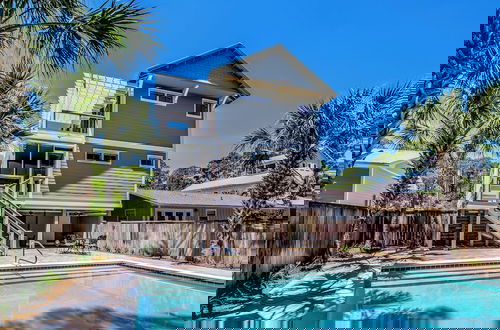 Foto 22 - Large Private Pool & Short Walk to Beach! Outdoor Tv!!