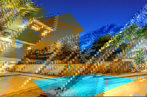 Foto 19 - Large Private Pool & Short Walk to Beach! Outdoor Tv!!