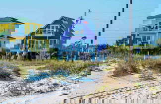 Foto 1 - A Wave From it All - 3BR Beachside Coastal Retreat
