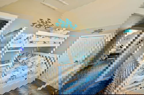 Foto 3 - A Wave From it All - 3BR Beachside Coastal Retreat
