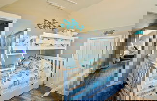 Foto 3 - A Wave From it All - 3BR Beachside Coastal Retreat