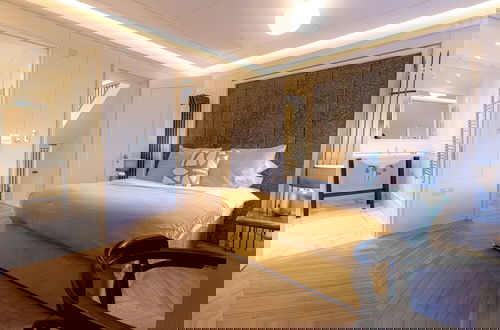Foto 2 - Discover The Underworld Five Bedroom by Belvilla