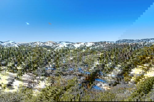 Foto 51 - Endless View Lodge by Avantstay Incredible Views Close To Bear Mountain Ski Resort w/ Hot Tub