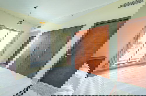 Foto 5 - SuperHost - Chic Downtown Living 1BR in Dubai's South Ridge 5
