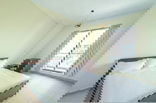 Foto 3 - SuperHost - Chic Downtown Living 1BR in Dubai's South Ridge 5