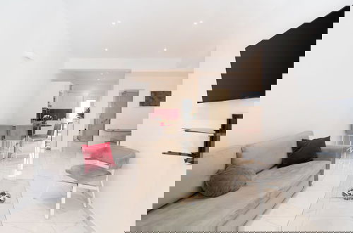Foto 17 - Sophisticated Modern Apt in Athens