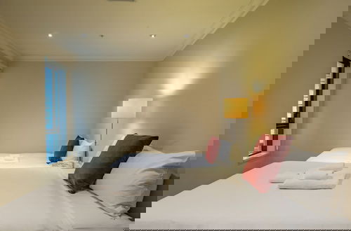 Foto 7 - Elegant 4B 2B Unit in Melbourne CBD w/ Parking!