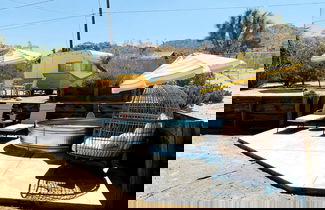 Foto 2 - Cozy Rustic Home Minutes to Joshua Tree Nat l Park