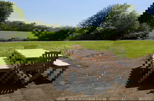 Photo 4 - Charming Cottage for 10 in Heart of South Downs