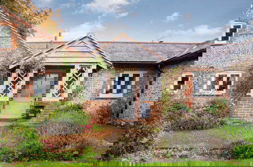 Photo 42 - Charming Cottage for 10 in Heart of South Downs