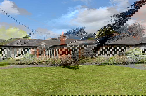 Photo 6 - Charming Cottage for 10 in Heart of South Downs