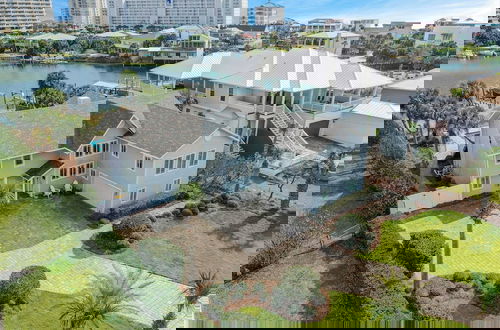 Photo 39 - Harborside by Avantstay Expansive Destin Retreat