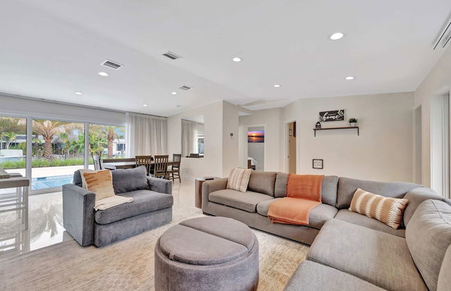 Waterfront Oasis w/ Enclosed Pool! - Foto 16