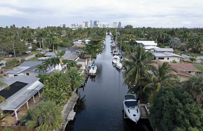 Waterfront Oasis w/ Enclosed Pool! - Foto 44