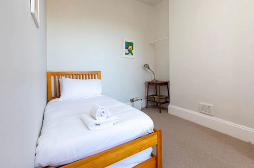 Photo 10 - Spacious and Bright 2 Bedroom Flat in Kentish Town