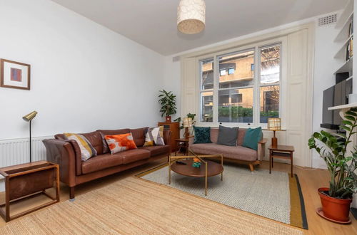 Photo 1 - Spacious and Bright 2 Bedroom Flat in Kentish Town