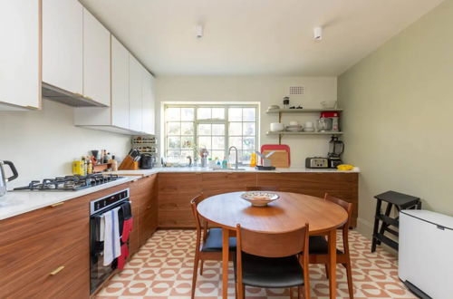 Foto 14 - Spacious and Bright 2 Bedroom Flat in Kentish Town