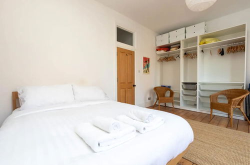 Foto 9 - Spacious and Bright 2 Bedroom Flat in Kentish Town