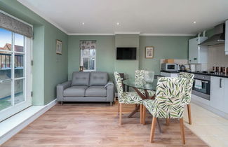 Foto 1 - Designer 1 Bed Flat Barons Court Sleeps 4, Balcony