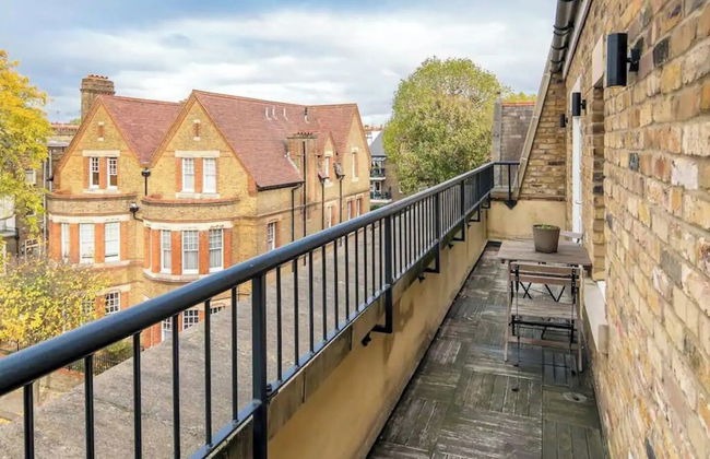 Designer 1 Bed Flat Barons Court Sleeps 4, Balcony - Foto 12