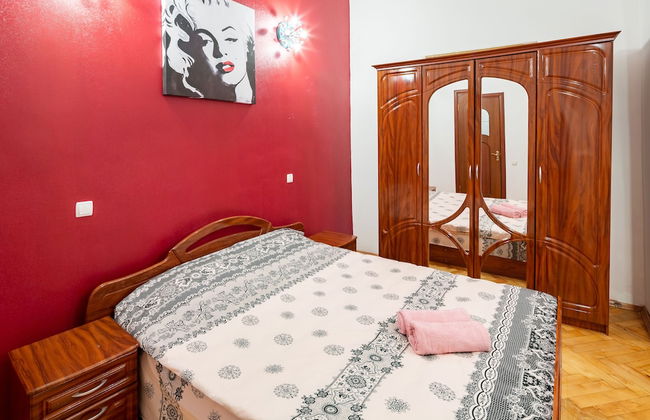 Apartments with bedrooms at the center - Photo 5