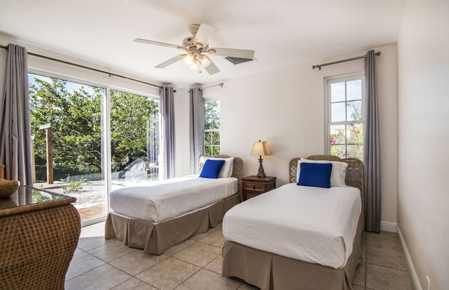 Grace Bay Beach Ocean Villas - Photo 33