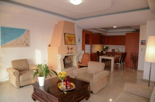 Photo 14 - Spotless Apt in the Heart of Sisi