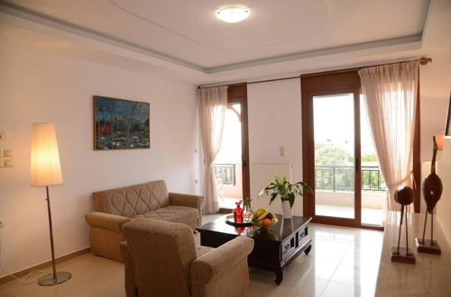 Photo 13 - Spotless Apt in the Heart of Sisi