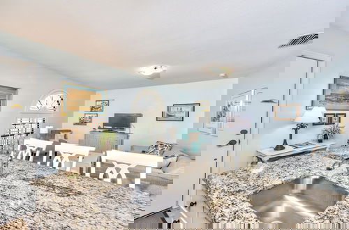Foto 19 - Le Monaco - Romantic 1 BR Condo Steps from 5th Ave S. Chic Coastal Retreat with King Bed and Beach Access. Perfect Location for Couples Near Dining, Shopping, and Naples Beach