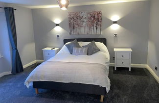 Photo 2 - Immaculate 2-bed Apartment Above Village Pub