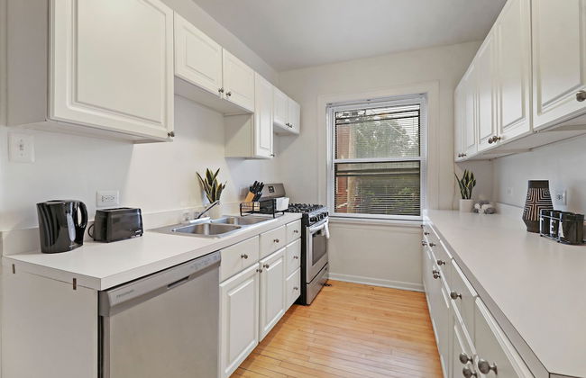 Simple and Roomy 1BR Apt in Evanston - Foto 8