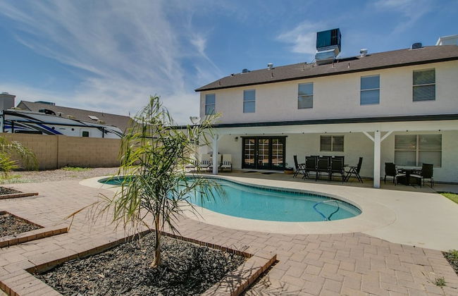 Upgraded 4-bdrm Beautiful Home W/pool! - Foto 1