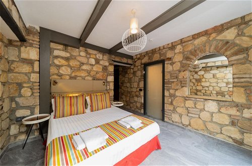 Foto 12 - Amazing Hotel Room Near Hadrian s Gate