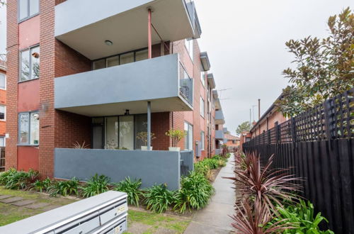 Photo 15 - Light 2 Bedroom Apartment in Elwood With Balcony