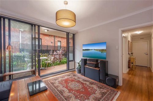 Photo 13 - Light 2 Bedroom Apartment in Elwood With Balcony