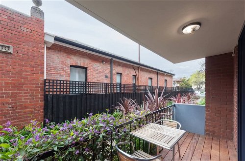 Photo 10 - Light 2 Bedroom Apartment in Elwood With Balcony