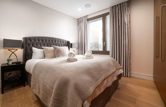 Photo 3 - Stunning Modern Apartment Close to Hyde Park by Underthedoormat