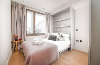 Photo 2 - Stunning Modern Apartment Close to Hyde Park by Underthedoormat