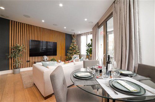 Photo 11 - Stunning Modern Apartment Close to Hyde Park by Underthedoormat