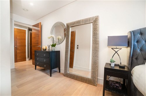 Photo 22 - Stunning Modern Apartment Close to Hyde Park by Underthedoormat