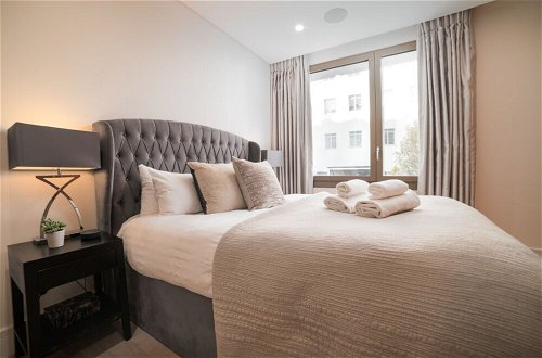 Photo 12 - Stunning Modern Apartment Close to Hyde Park by Underthedoormat