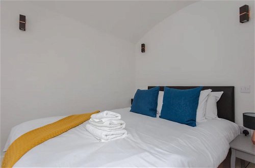 Photo 2 - Spacious and Modern Apartment in Pimlico