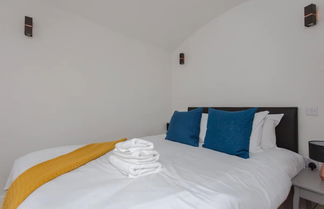 Photo 2 - Spacious and Modern Apartment in Pimlico