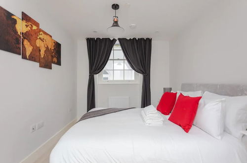 Photo 8 - Spacious and Modern Apartment in Pimlico