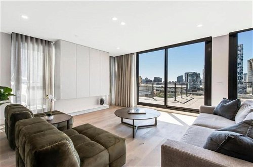 Photo 19 - Luxury Penthouse with Bay and City Views