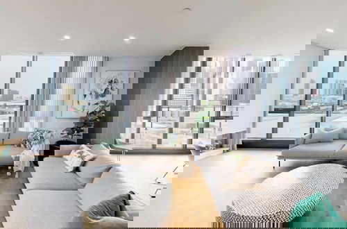 Photo 23 - Luxury Penthouse with Bay and City Views